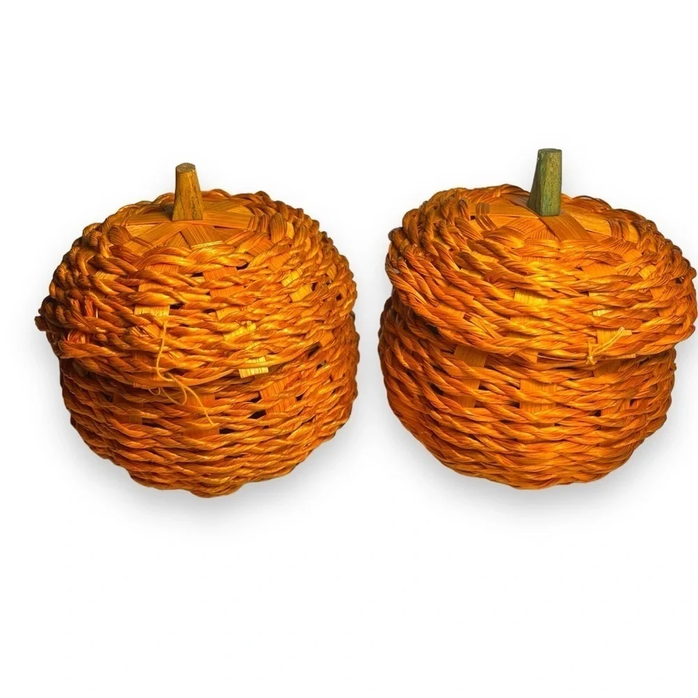 Lot Of 2 Wicker Halloween/Thanksgiving Orange Pumpkin Baskets with Lids 5”